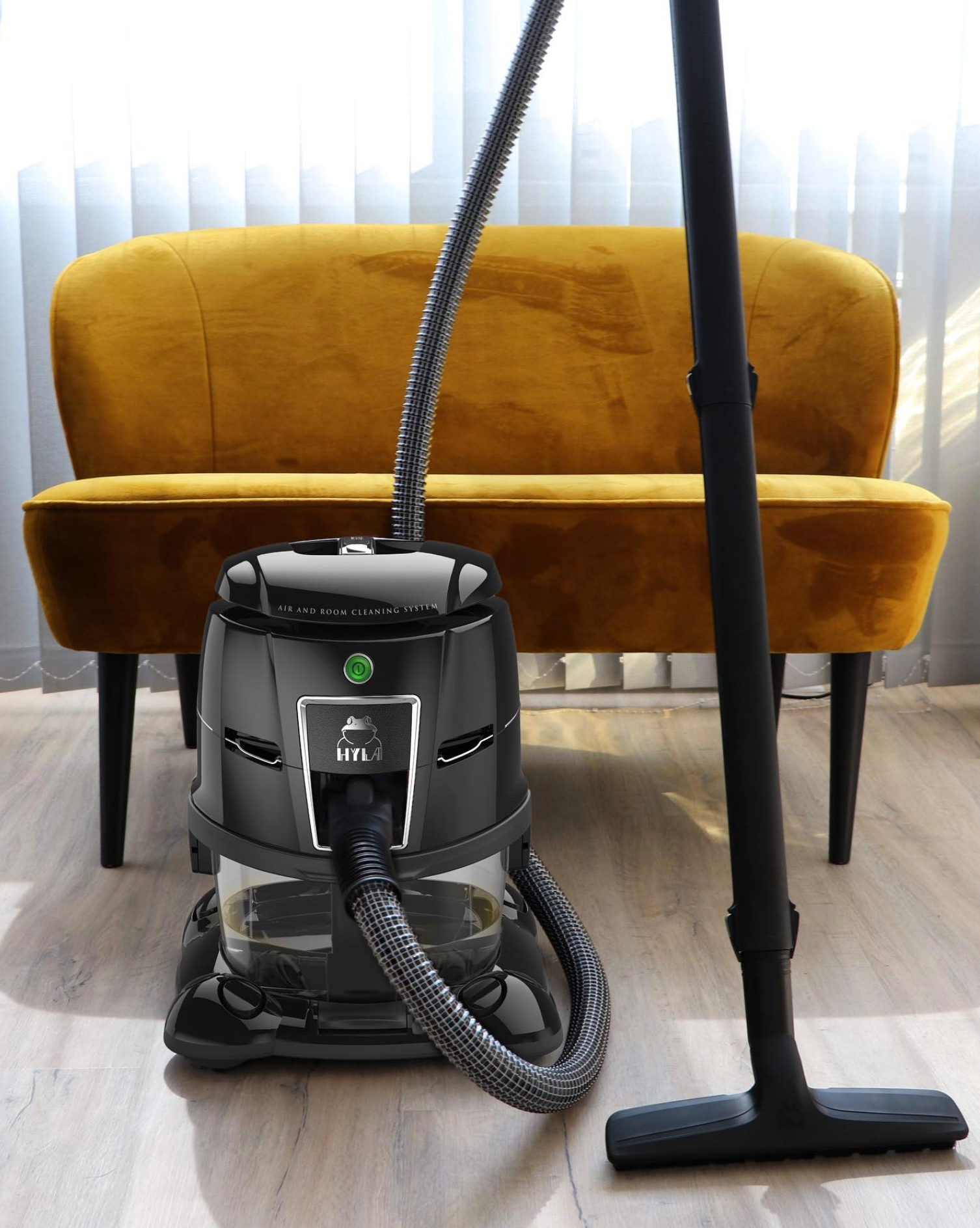 HYLA Wasserstaubsauger mit patentierter Wasserfiltertechnologie zur Entfernung von Allergenen, Feinstaub und Milben – ideal für ein gesundes Zuhause. Jetzt bei Harald Ecker entdecken!